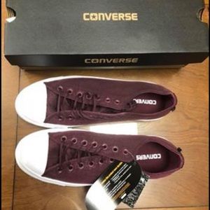 Converse BRAND NEW